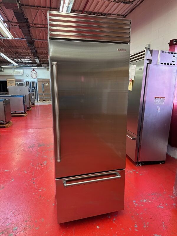 30'' Subzero Refrigerator Freezer CL3050USPR (New Showroom 12/2023 Model) - Image 2