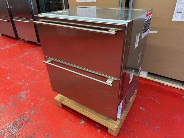 30'' Subzero Refrigerator/Freezer Double Drawer With Ice Maker ID30CI (New Showroom Model) - Image 3