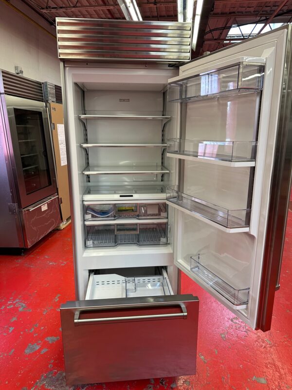 30'' Subzero Refrigerator Freezer CL3050USPR (New Showroom 12/2023 Model) - Image 5