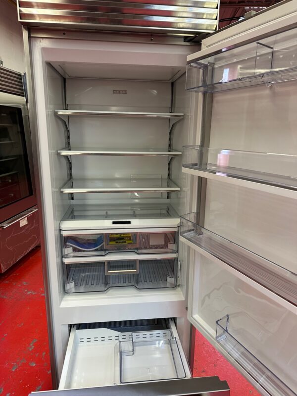 30'' Subzero Refrigerator Freezer CL3050USPR (New Showroom 12/2023 Model) - Image 6