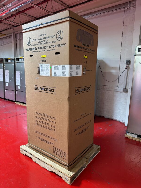 36'' Subzero Refrigerator With Bottom Freezer CL3650USPR (New in Box) - Image 5