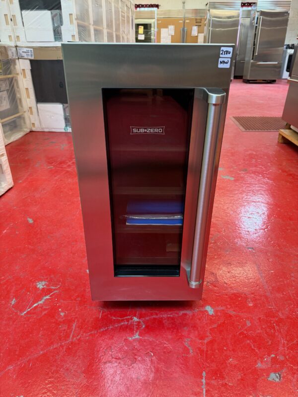 15” Subzero Glass Door Under Counter Beverage Center DEU1550BGL (New Showroom 2023 Model)