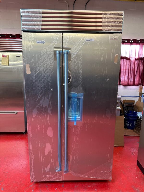 42” Subzero Refrigerator Freezer With Water Dispenser CL4250SDSP (New 2024 Model)