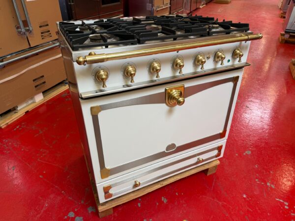 35 1/2'' La Cornue CornuFé 90 Dual Fuel LP Range Pure White With Brass (Used 2019 Model) - Image 2