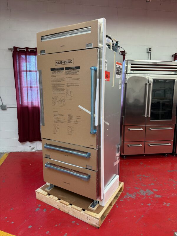 36'' Subzero Pro Refrigerator Freezer With Glass Door PRO3650GLH (New) - Image 2