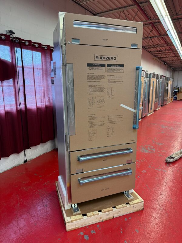36'' Subzero Pro Refrigerator Freezer With Glass Door PRO3650GLH (New) - Image 3