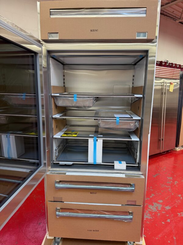 36'' Subzero Pro Refrigerator Freezer With Glass Door PRO3650GLH (New) - Image 6
