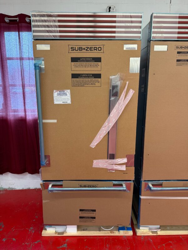 36'' Subzero Refrigerator Freezer With Internal Water Dispenser CL3650UIDSPR (New)