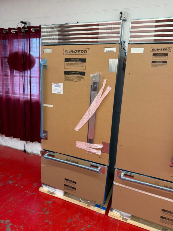 36'' Subzero Refrigerator Freezer With Internal Water Dispenser CL3650UIDSPR (New) - Image 3