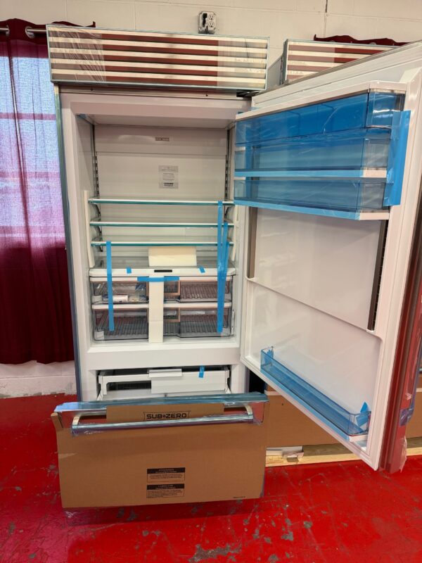 36'' Subzero Refrigerator Freezer With Internal Water Dispenser CL3650UIDSPR (New) - Image 4