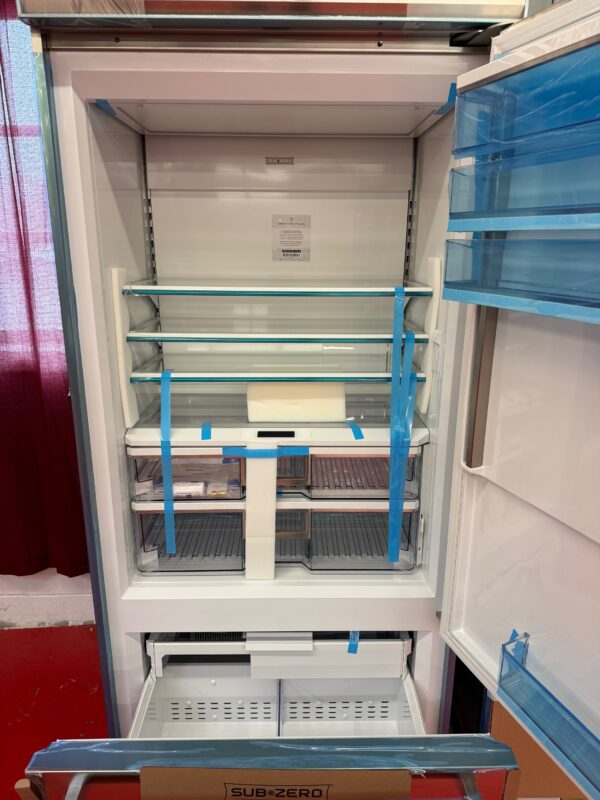 36'' Subzero Refrigerator Freezer With Internal Water Dispenser CL3650UIDSPR (New) - Image 5