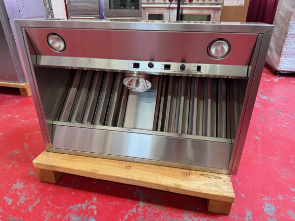 36'' Viking Pro Wall Mount Canopy Hood VWH3648SS With 600CFM Blower (Used) - Image 7