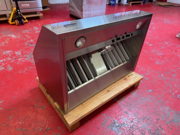 36'' Viking Pro Wall Mount Canopy Hood VWH3648SS With 600CFM Blower (Used) - Image 6