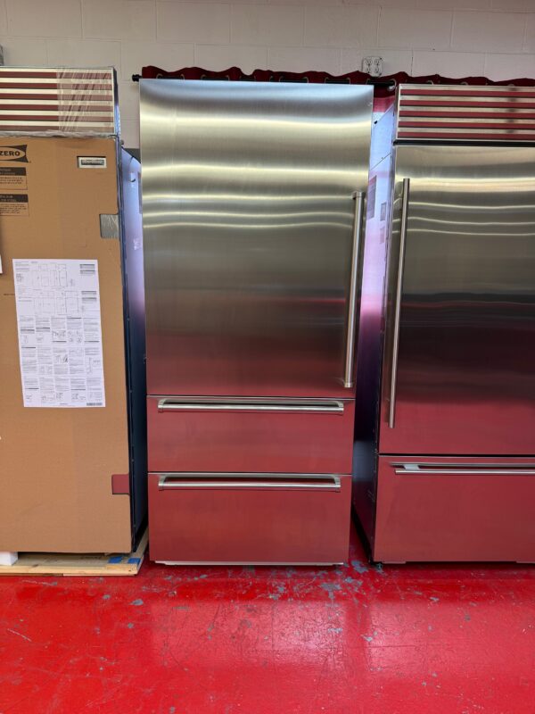 36'' Subzero Refrigerator Freezer With Water Dispenser DET3650CIIDL (New Showroom 10/2023 Model) - Image 2