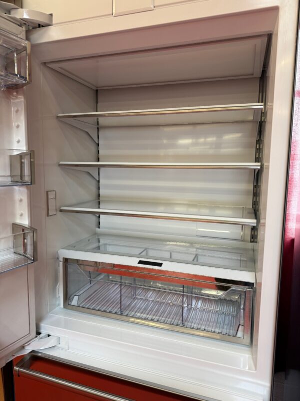 36'' Subzero Refrigerator Freezer With Water Dispenser DET3650CIIDL (New Showroom 10/2023 Model) - Image 6