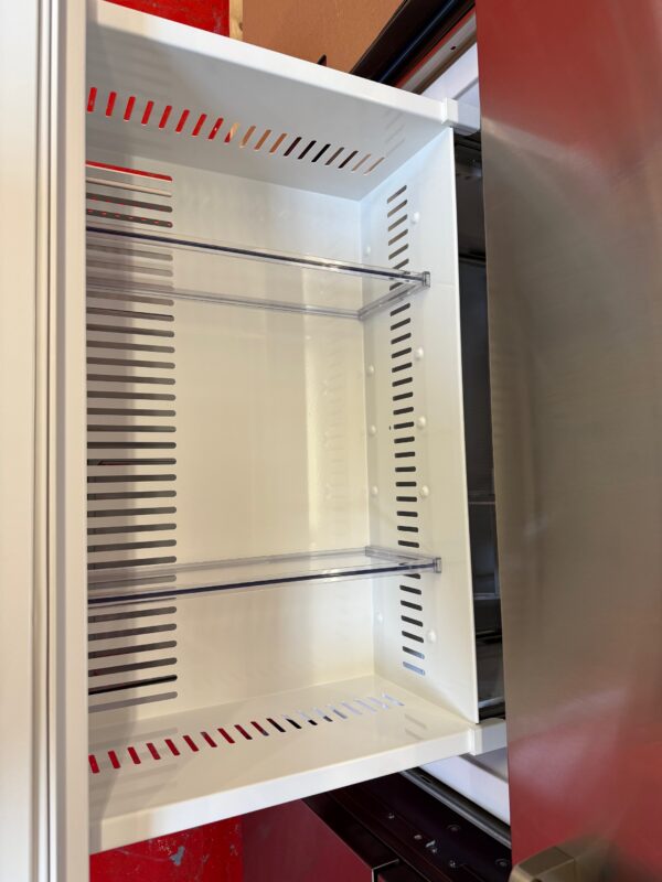 36'' Subzero Refrigerator Freezer With Water Dispenser DET3650CIIDL (New Showroom 10/2023 Model) - Image 8