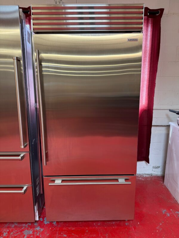 36” Subzero Refrigerator Freezer With Internal Water Dispenser CL3650UIDSTR (New Showroom 12/2023 Model) - Image 2
