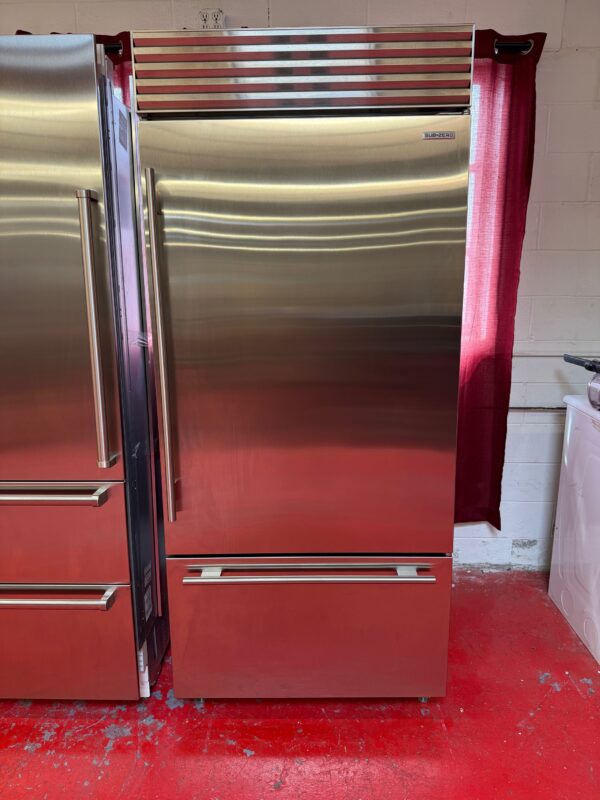 36” Subzero Refrigerator Freezer With Internal Water Dispenser CL3650UIDSTR (New Showroom 12/2023 Model)