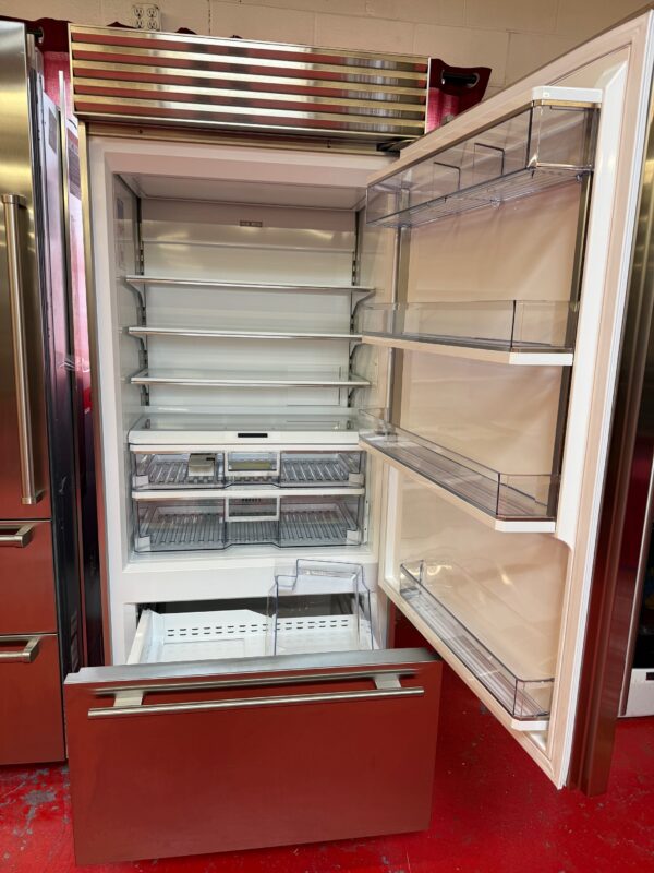 36” Subzero Refrigerator Freezer With Internal Water Dispenser CL3650UIDSTR (New Showroom 12/2023 Model) - Image 4