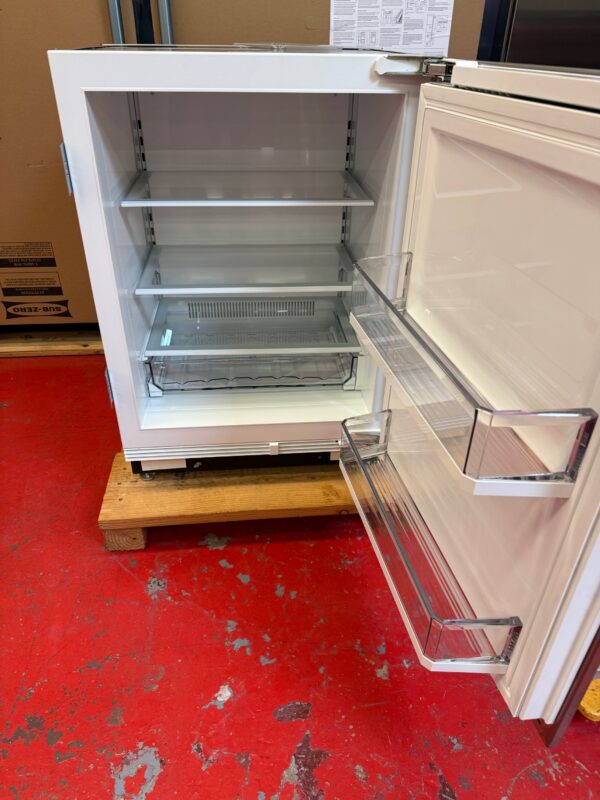 24” Subzero Beverage Center With S/S Solid Panel & Pro Handle DEU2450RR (New Showroom 2023 Model) - Image 4