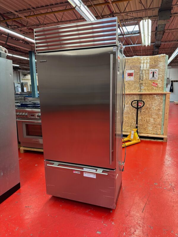 36” Subzero Refrigerator Freezer BI36USTHLH (Used 07/2014) - Image 3