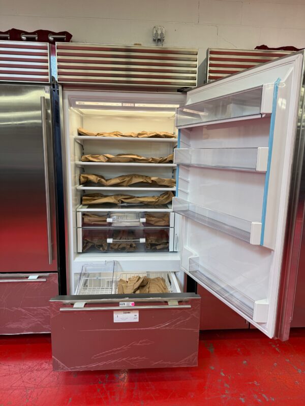 36'' Subzero Refrigerator Freezer BI36USTHRH (Used 2015) - Image 5