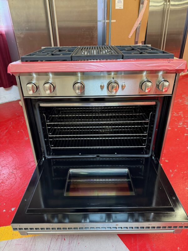 36” Wolf Gas Range GR364C (New Display Model) - Image 7