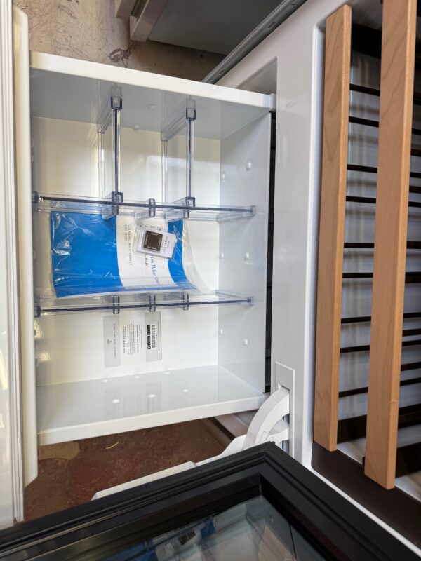 30'' Subzero Wine Cooler With Refrigerator Drawers DET3050WRR (2023 Model) - Image 6