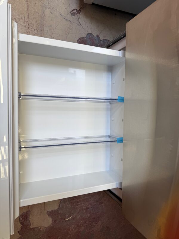 30'' Subzero Wine Cooler With Refrigerator Drawers DET3050WRR (2023 Model) - Image 7