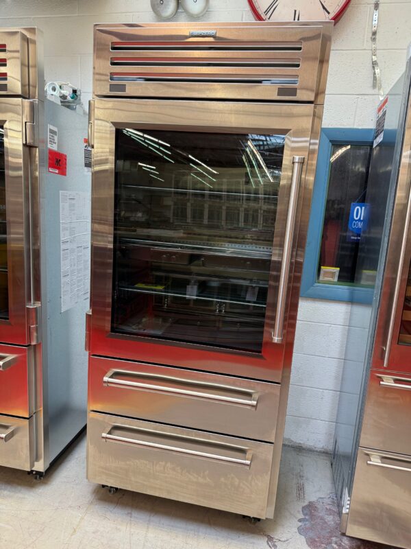 36'' Subzero Pro Refrigerator Freezer PRO3650GLH (2021 Model) - Image 2
