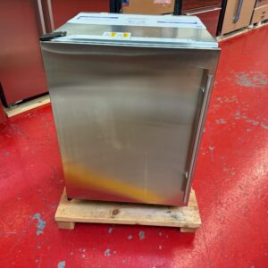 24'' Subzero Under counter S/S Refrigerator Freezer With Ice maker UC24CILH (2017 Model)