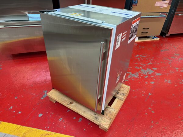 24'' Subzero Under counter S/S Refrigerator Freezer With Ice maker UC24CILH (2017 Model) - Image 3