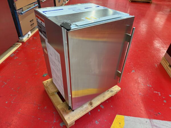 24'' Subzero Under counter S/S Refrigerator Freezer With Ice maker UC24CILH (2017 Model) - Image 4