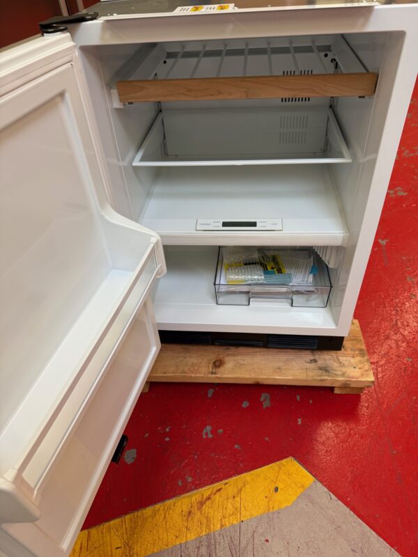 24'' Subzero Under counter S/S Refrigerator Freezer With Ice maker UC24CILH (2017 Model) - Image 5