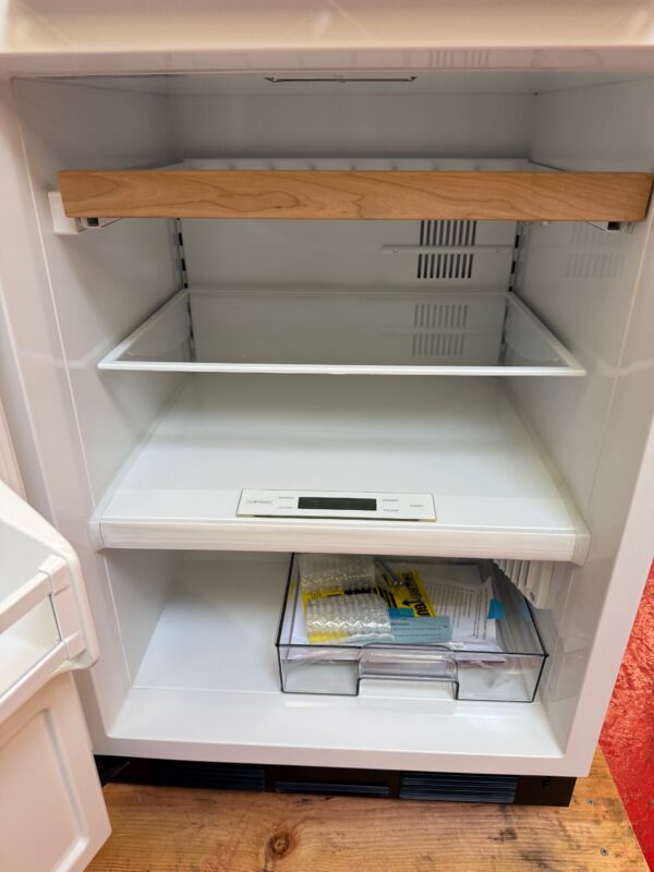 24'' Subzero Under counter S/S Refrigerator Freezer With Ice maker UC24CILH (2017 Model) - Image 6