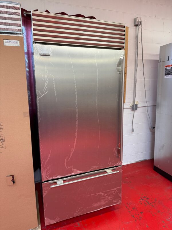 36” Subzero Refrigerator Freezer BI36USTHLH (Used 11/2014) - Image 4