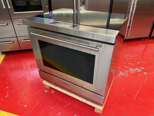 36'' Wolf M Series Induction Range IR36550ST (Showroom Model) - Image 3