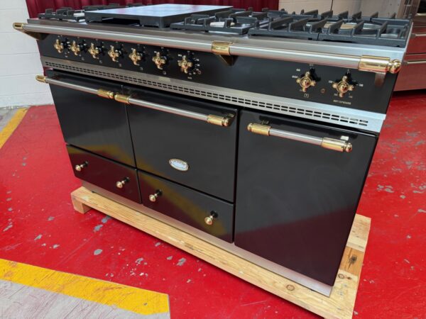 55 5/16'' Lacanche Cluny 1400 Series Dual Fuel Range DUSD401C0TGS Black with Brass (Used 2014 Model) - Image 3