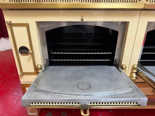 60” La Cornue Chateau 150 Dual Fuel Range CH53LGEU27 (Used Natural Gas) - Image 11