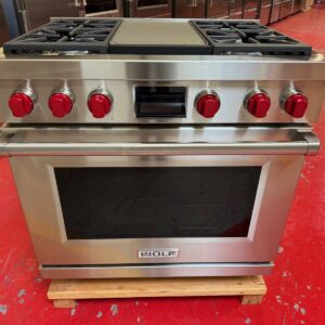36'' Wolf Dual Fuel Range M Series DF36450GSP (Never used)