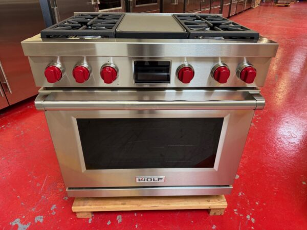36'' Wolf Dual Fuel Range M Series DF36450GSP (Never used)