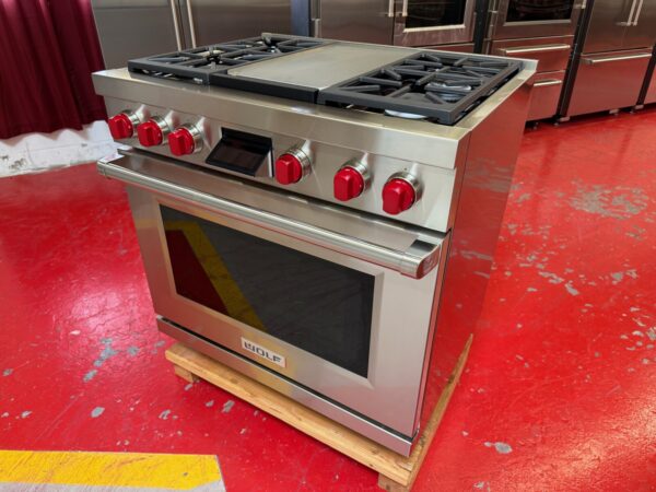 36'' Wolf Dual Fuel Range M Series DF36450GSP (Never used) - Image 3