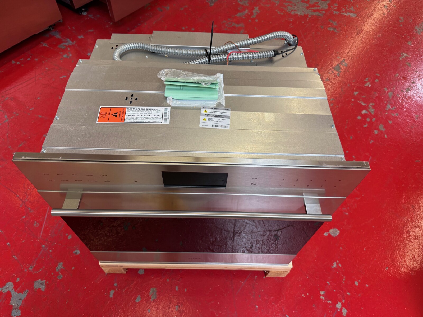 30'' Wolf E Series Wall Oven Transitional SO3050TEST (Never used) - Image 4