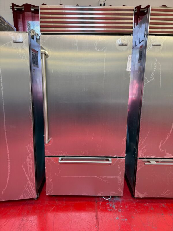 36” Subzero Refrigerator Bottom Freezer BI36USPHRH (Used 2017) - Image 2
