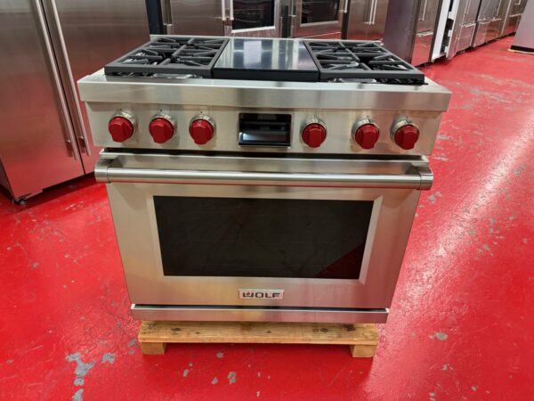 36” Wolf Dual Fuel Range M Series DF36450GSP (New Showroom Model)