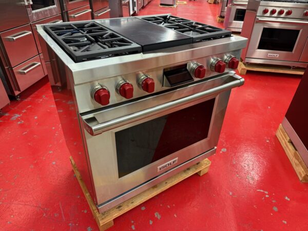 36” Wolf Dual Fuel Range M Series DF36450GSP (New Showroom Model) - Image 4
