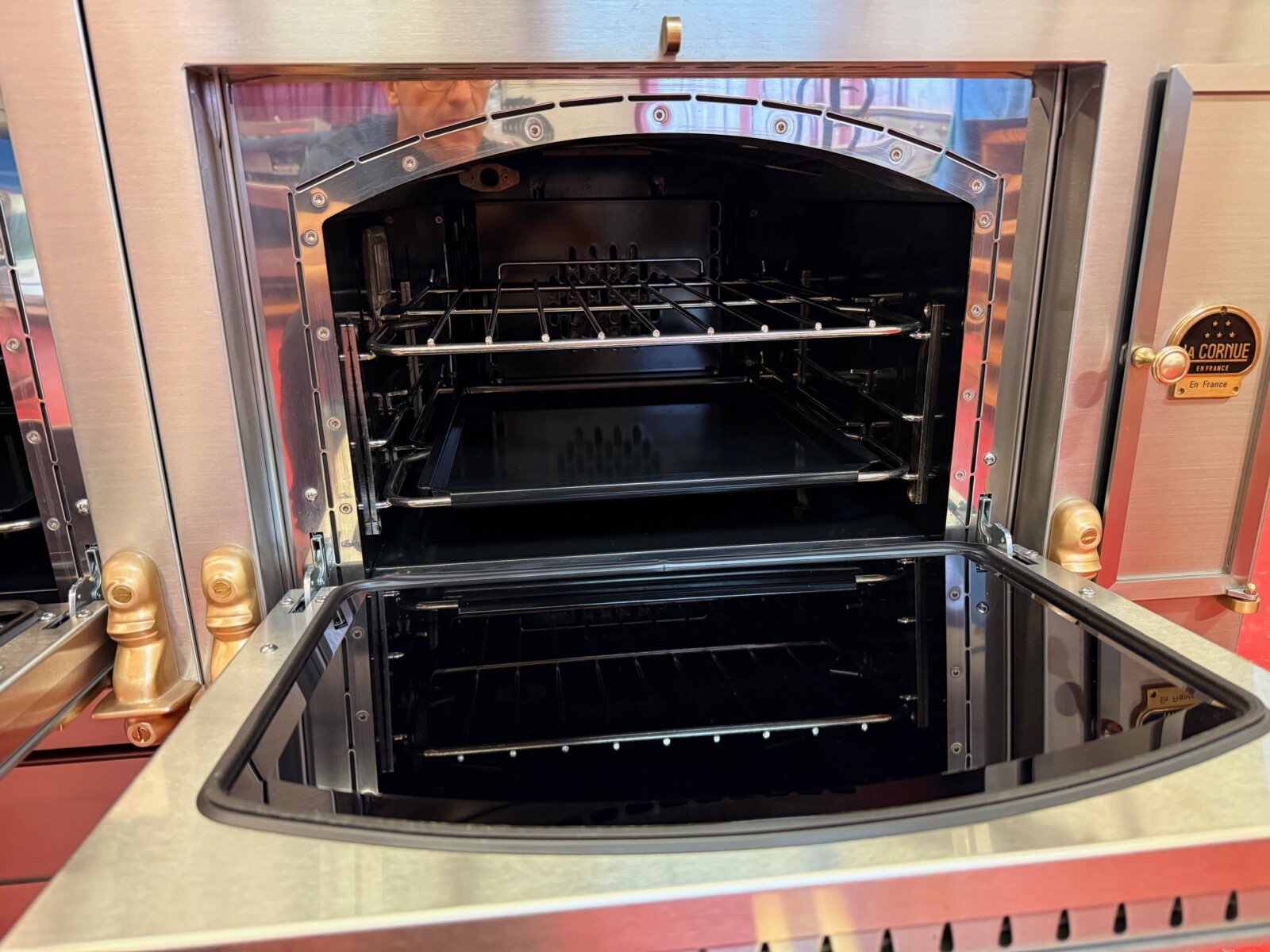 60” La Cornue Chateau 150 Dual Fuel Range G45IAGEUKH Stainless Steel With Brass (Used 2020 Model) - Image 9