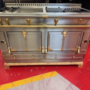 60” La Cornue Chateau 150 Dual Fuel Range G45IAGEUKH  Stainless Steel With Brass (Used 2020 Model)