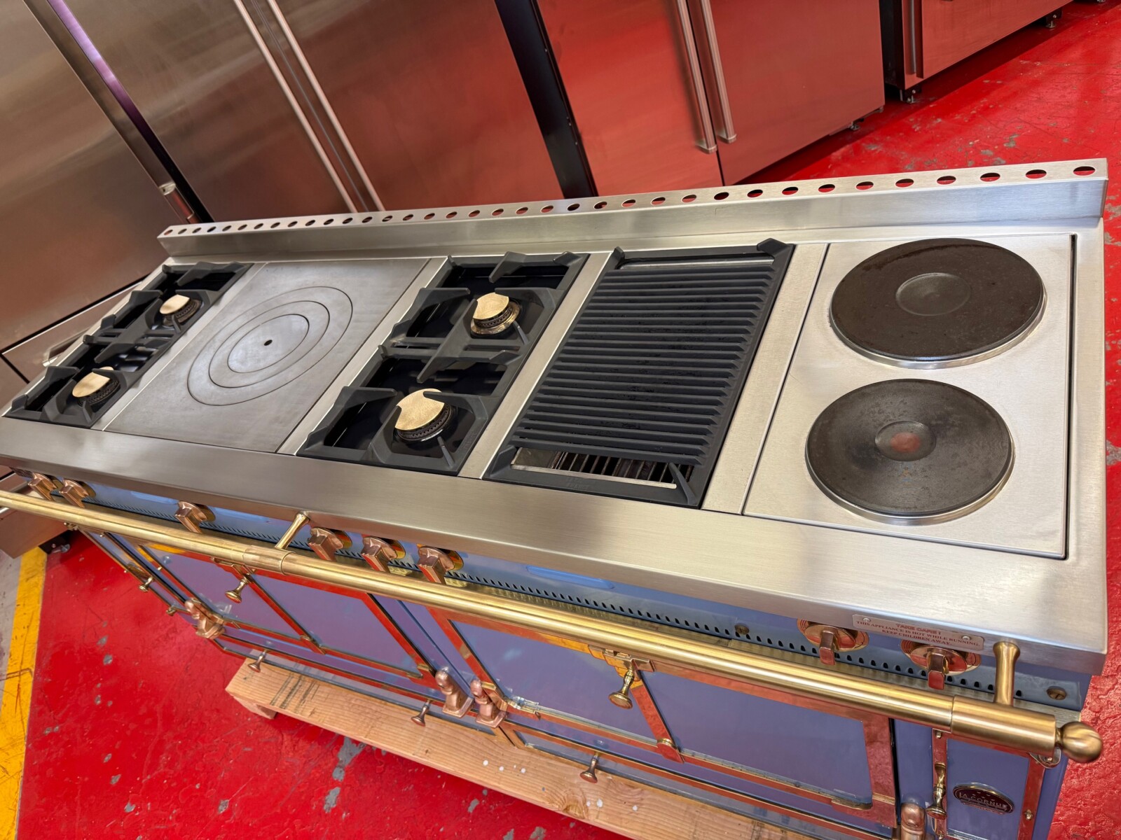 70.9'' La Cornue Grand Palais 180 Dual Fuel LP Range GAPLBGEU98 Provence Blue (Used & Propane) - Image 6