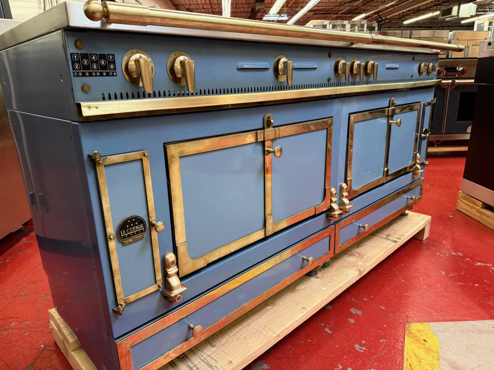 70.9'' La Cornue Grand Palais 180 Dual Fuel LP Range GAPLBGEU98 Provence Blue (Used & Propane) - Image 4